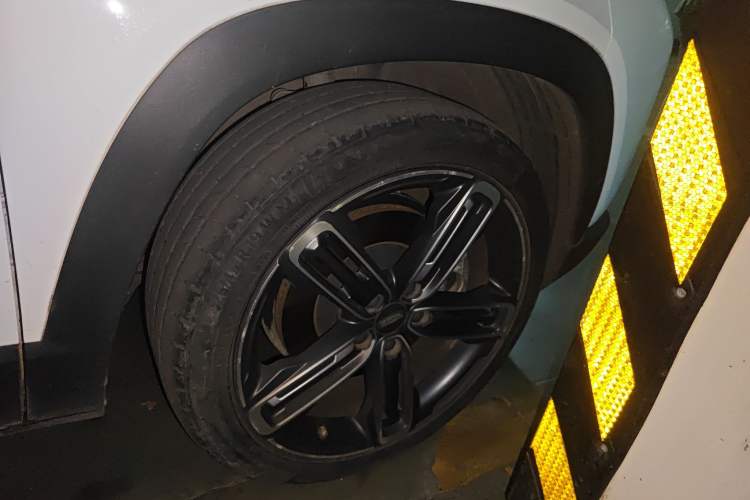 Used Geely Auto icon 2020 300T Galaxy Limited Edition Right Front Wheel Hub