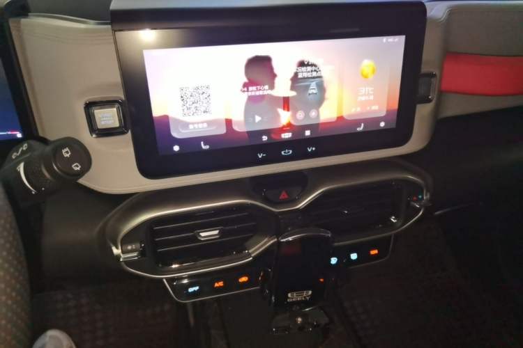 Used Geely Auto icon 2021 1.5TD Passionate Edition Audio And AC Panel