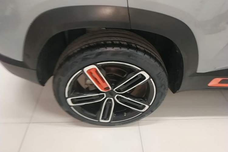 Used Geely Auto icon 2021 1.5TD Passionate Edition Right Rear Wheel Hub