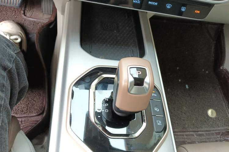 Used Geely Auto icon 2022 1.5TD Qingyuan Limited Edition Gear Lever