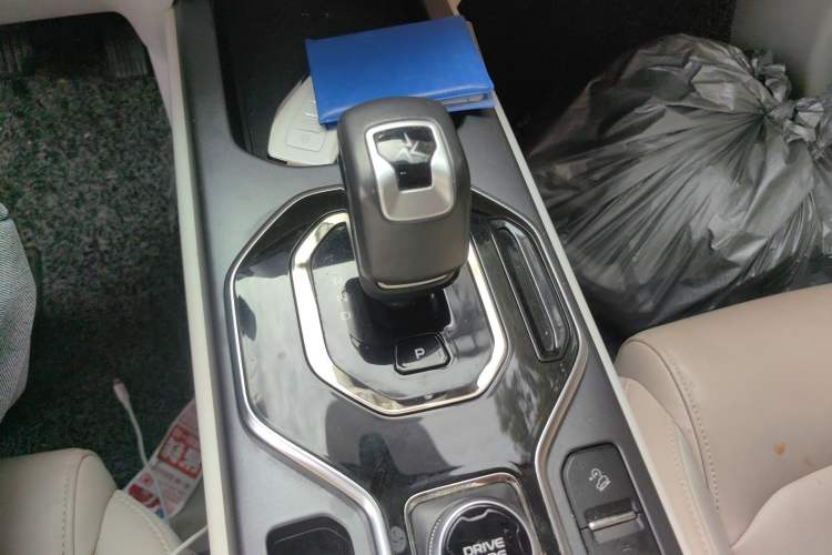 Used Geely Auto icon 2022 1.5TD Qingyuan Limited Edition Gear Lever