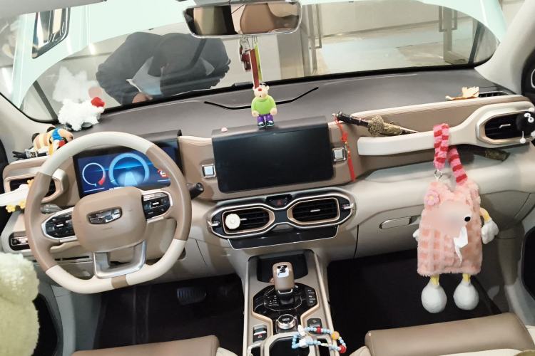 Used Geely Auto icon 2022 1.5TD Qingyuan Limited Edition Center Console