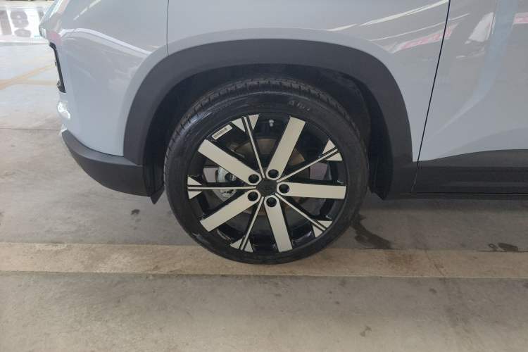 Used Geely Auto icon 2023 1.5TD Star Player Left Front Wheel Hub
