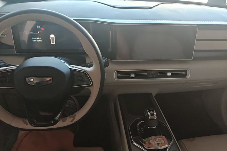 Used Geely Auto icon 2023 1.5TD Chocolate Smoothie Edition Center Console
