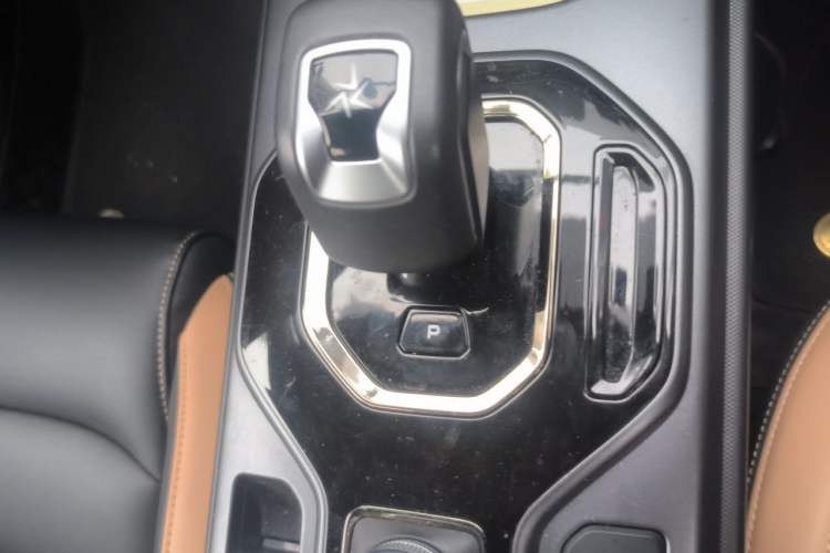 Used Geely Auto icon 2023 1.5TD Chocolate Smoothie Edition Gear Lever