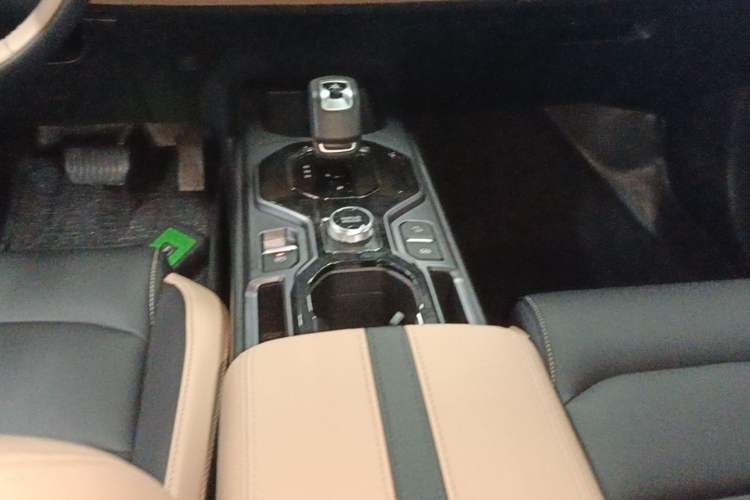 Used Geely Auto icon 2023 1.5TD Chocolate Smoothie Edition Gear Lever