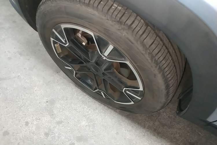 Used Geely Auto icon 2023 1.5TD Chocolate Smoothie Edition Left Front Wheel Hub