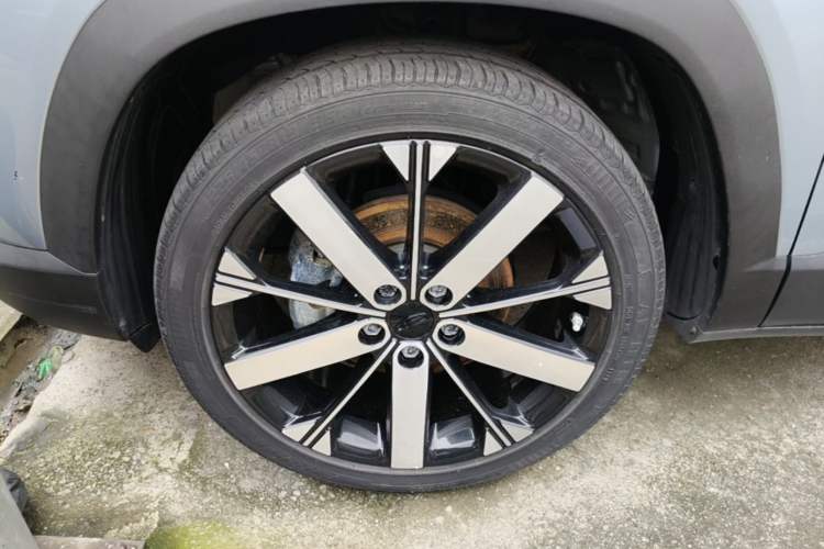 Used Geely Auto icon 2023 1.5TD Chocolate Smoothie Edition Left Front Wheel Hub
