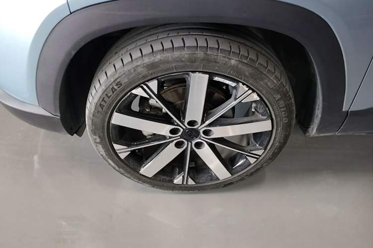Used Geely Auto icon 2023 1.5TD Chocolate Smoothie Edition Left Front Wheel Hub
