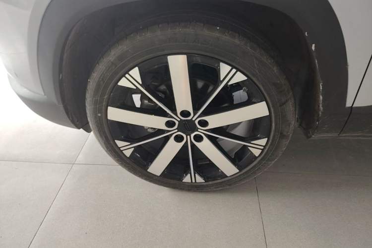 Used Geely Auto icon 2023 1.5TD Star Player Left Front Wheel Hub