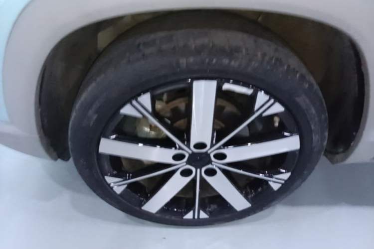 Used Geely Auto icon 2023 1.5TD Chocolate Smoothie Edition Left Front Wheel Hub
