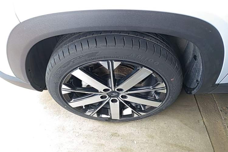 Used Geely Auto icon 2023 1.5TD Star Player Left Front Wheel Hub