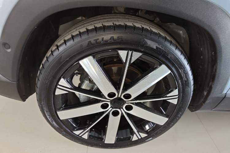Used Geely Auto icon 2023 1.5TD Chocolate Luxe Edition Left Front Wheel Hub