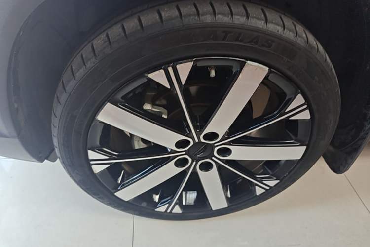 Used Geely Auto icon 2023 1.5TD Chocolate Smoothie Edition Left Front Wheel Hub