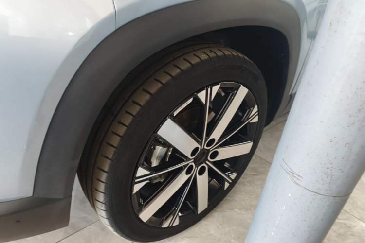 Used Geely Auto icon 2023 1.5TD Chocolate Smoothie Edition Left Front Wheel Hub