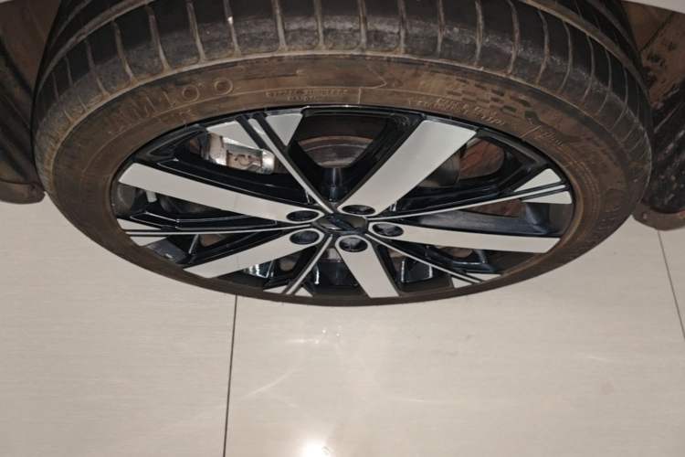 Used Geely Auto icon 2023 1.5TD Chocolate Luxe Edition Left Front Wheel Hub