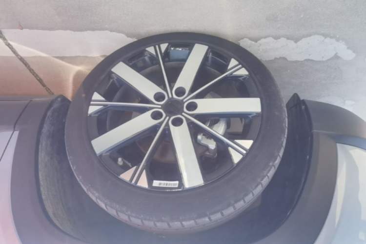 Used Geely Auto icon 2023 1.5TD Star Player Left Front Wheel Hub