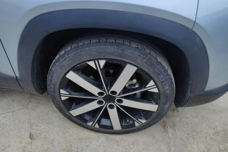 Used Geely Auto icon 2023 1.5TD Chocolate Smoothie Edition Right Front Wheel Hub