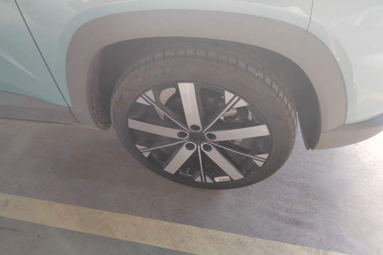 Used Geely Auto icon 2023 1.5TD Chocolate Smoothie Edition Right Front Wheel Hub