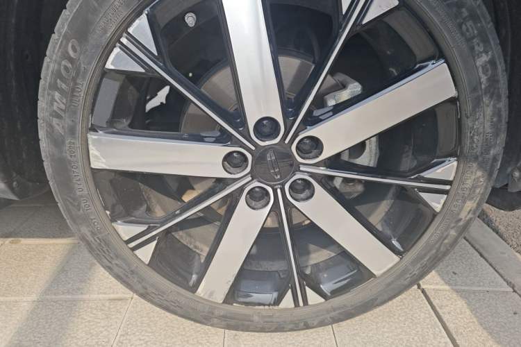 Used Geely Auto icon 2023 1.5TD Chocolate Luxe Edition Right Front Wheel Hub
