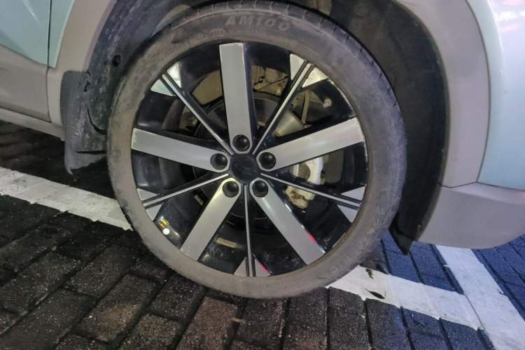 Used Geely Auto icon 2023 1.5TD Chocolate Smoothie Edition Right Front Wheel Hub