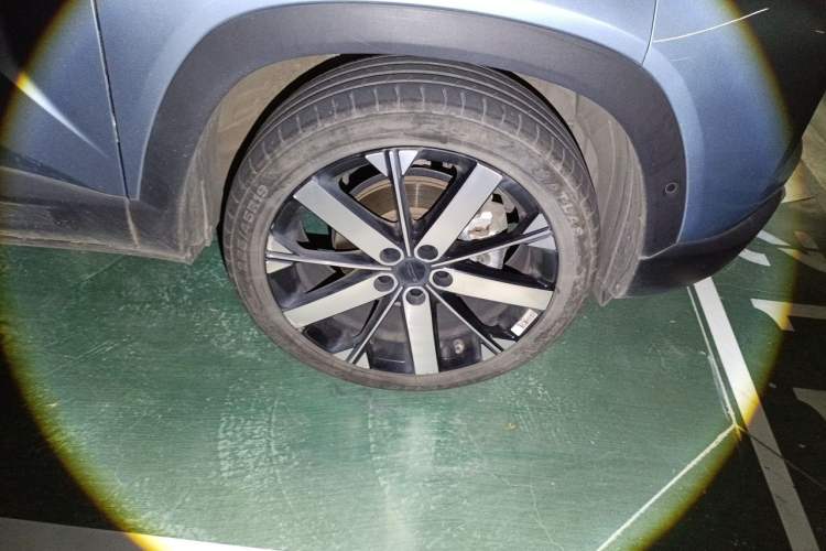 Used Geely Auto icon 2023 1.5TD Chocolate Luxe Edition Right Front Wheel Hub