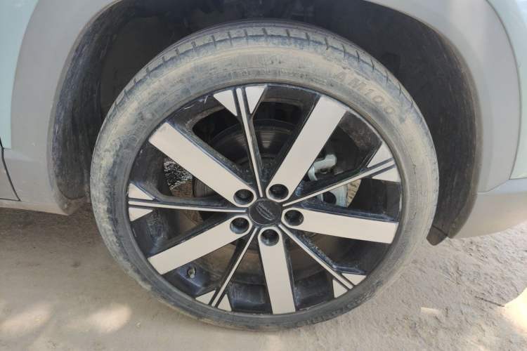 Used Geely Auto icon 2023 1.5TD Chocolate Smoothie Edition Right Front Wheel Hub