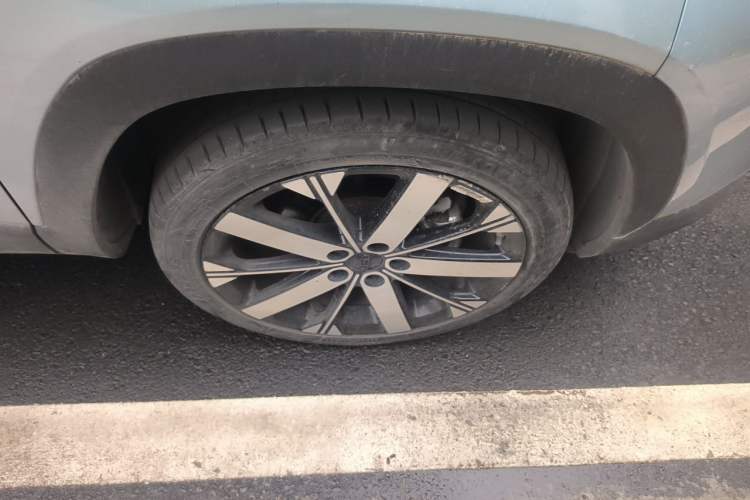 Used Geely Auto icon 2023 1.5TD Chocolate Smoothie Edition Right Front Wheel Hub