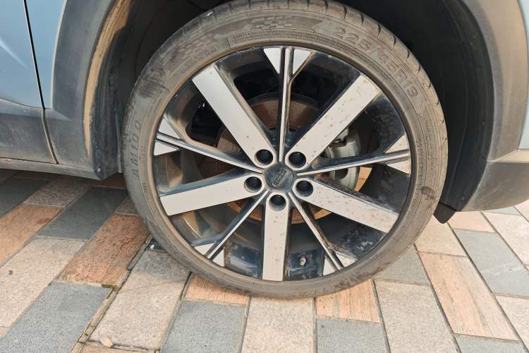 Used Geely Auto icon 2023 1.5TD Chocolate Smoothie Edition Right Front Wheel Hub