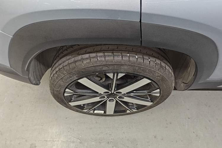 Used Geely Auto icon 2023 1.5TD Chocolate Smoothie Edition Right Rear Wheel Hub