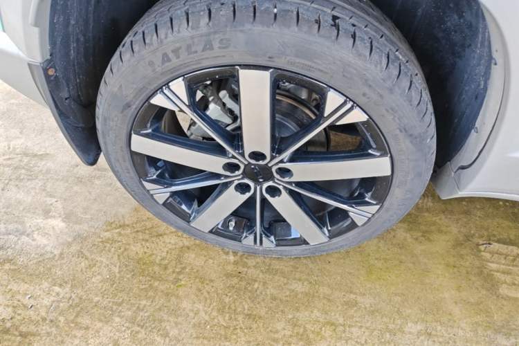 Used Geely Auto icon 2023 1.5TD Chocolate Smoothie Edition Right Rear Wheel Hub