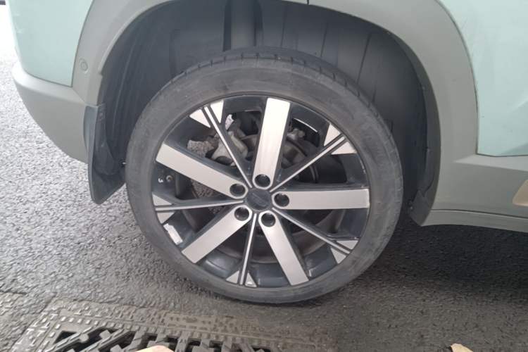 Used Geely Auto icon 2023 1.5TD Chocolate Luxe Edition Right Rear Wheel Hub