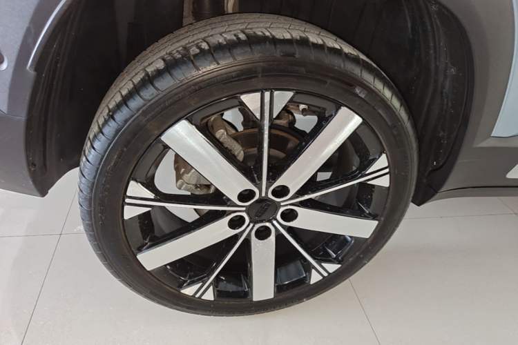 Used Geely Auto icon 2023 1.5TD Chocolate Luxe Edition Right Rear Wheel Hub