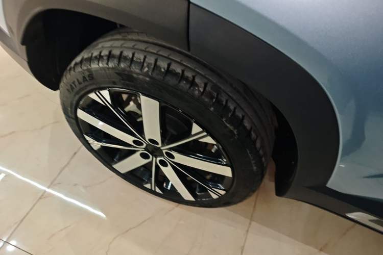Used Geely Auto icon 2023 1.5TD Chocolate Luxe Edition Right Rear Wheel Hub