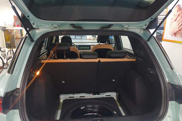 Used Geely Auto icon 2023 1.5TD Chocolate Smoothie Edition Trunk