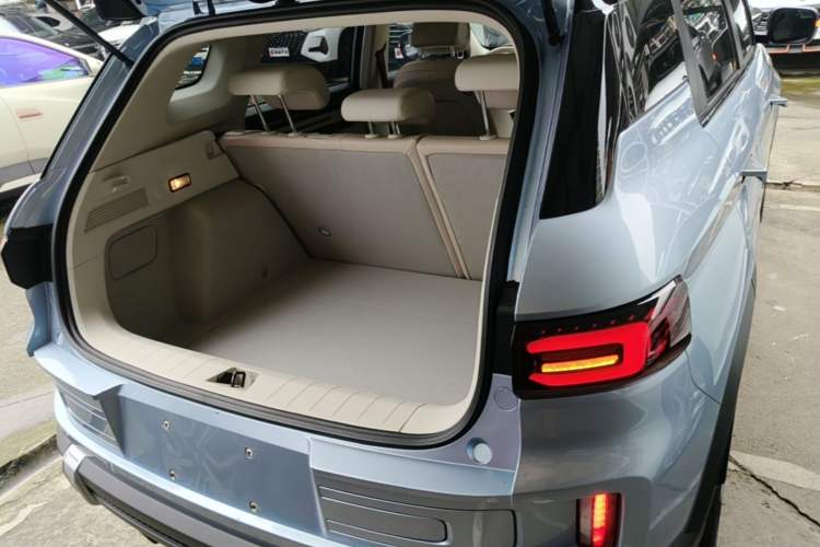 Used Geely Auto icon 2023 1.5TD Chocolate Smoothie Edition Trunk