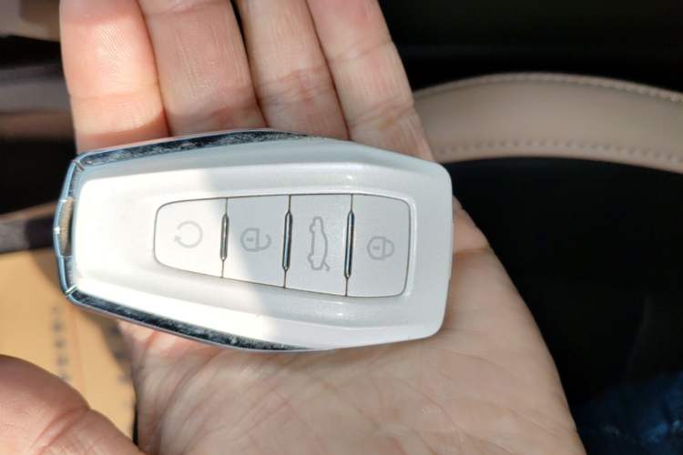 Used Geely Auto icon 2023 1.5TD Chocolate Smoothie Edition Vehicle Key