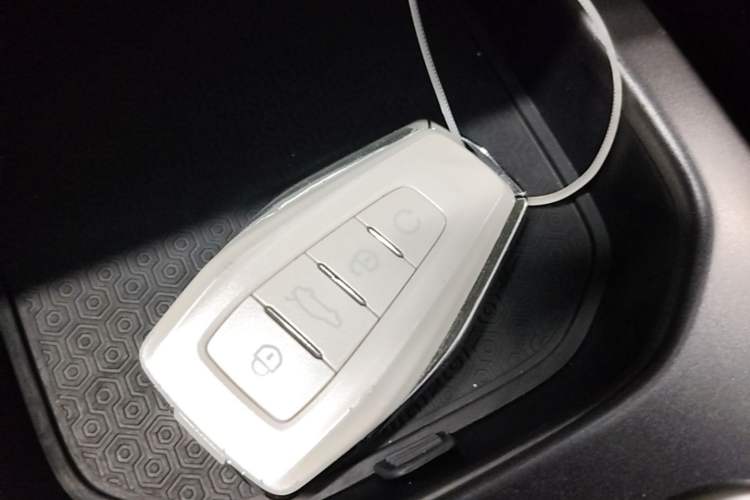 Used Geely Auto icon 2023 1.5TD Chocolate Smoothie Edition Vehicle Key