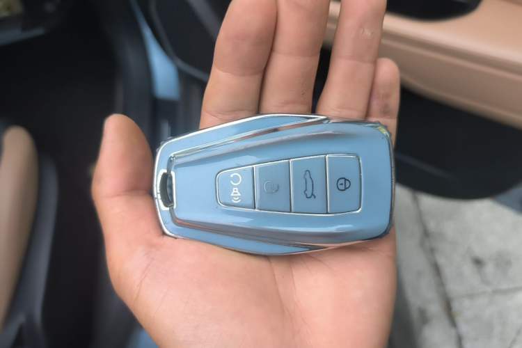 Used Geely Auto icon 2023 1.5TD Chocolate Smoothie Edition Vehicle Key