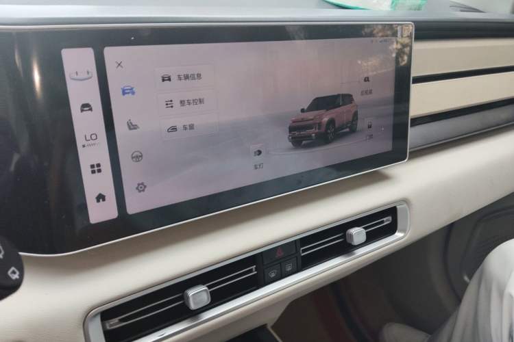 Used Geely Auto icon 2023 1.5TD Chocolate Luxe Edition Audio And AC Panel