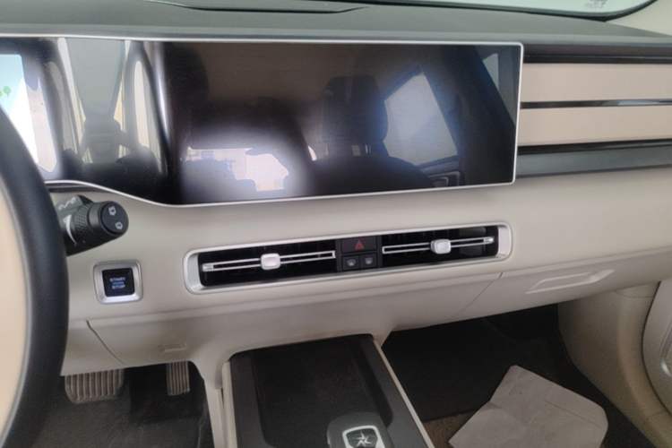 Used Geely Auto icon 2023 1.5TD Chocolate Luxe Edition Audio And AC Panel