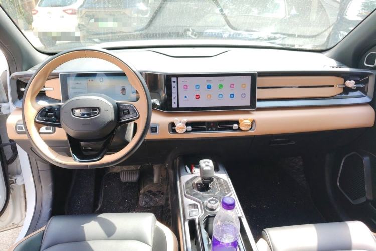 Used Geely Auto icon 2023 1.5TD Chocolate Smoothie Edition Center Console