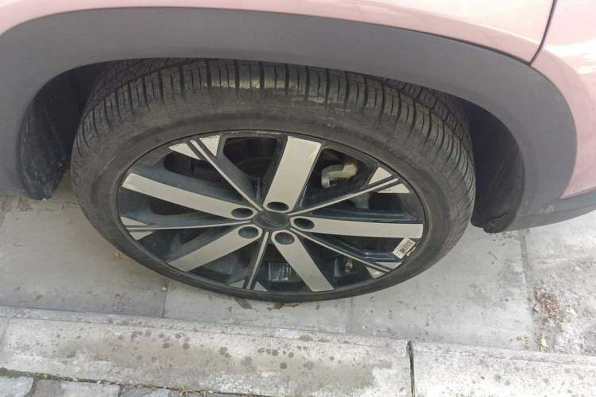 Used Geely Auto icon 2023 1.5TD Chocolate Smoothie Edition Right Front Wheel Hub