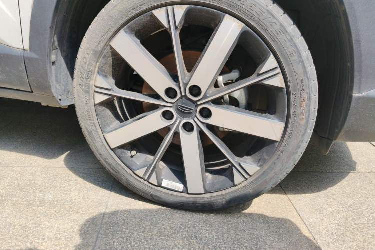 Used Geely Auto icon 2023 1.5TD Chocolate Smoothie Edition Right Front Wheel Hub