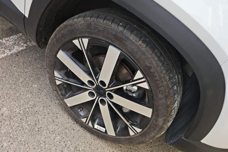 Used Geely Auto icon 2023 1.5TD Chocolate Smoothie Edition Right Front Wheel Hub