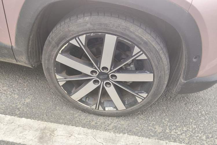 Used Geely Auto icon 2023 1.5TD Chocolate Luxe Edition Right Front Wheel Hub