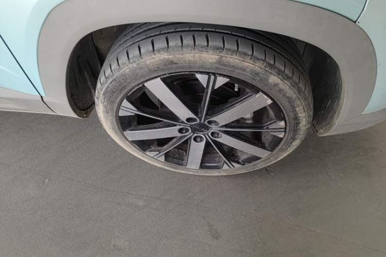 Used Geely Auto icon 2023 1.5TD Chocolate Luxe Edition Right Front Wheel Hub