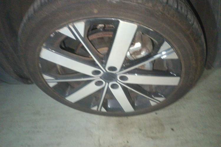 Used Geely Auto icon 2023 1.5TD Chocolate Smoothie Edition Right Front Wheel Hub
