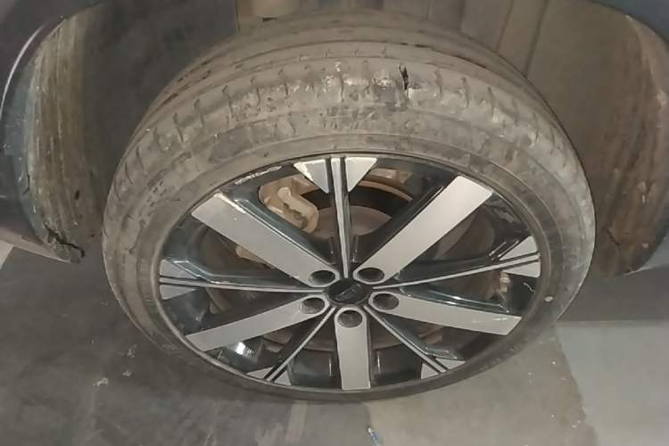 Used Geely Auto icon 2023 1.5TD Chocolate Luxe Edition Right Rear Wheel Hub