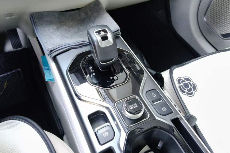 Used Geely Auto icon 2023 1.5TD Chocolate Smoothie Edition Gear Lever